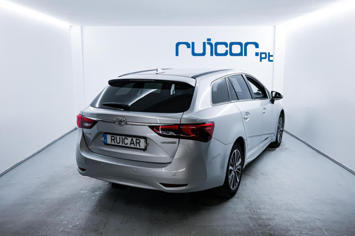 toyota-auris-touring-sports-2017-diesel-1998cc
