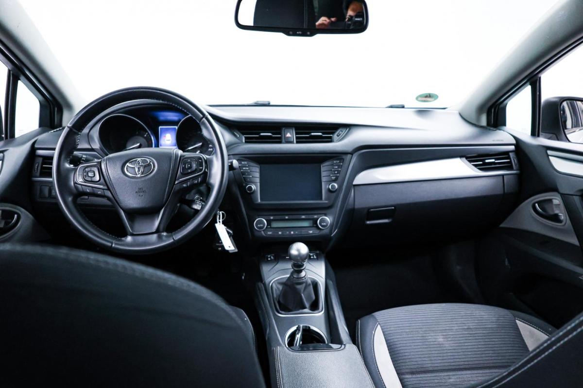 toyota-auris-touring-sports-2017-diesel-1998cc