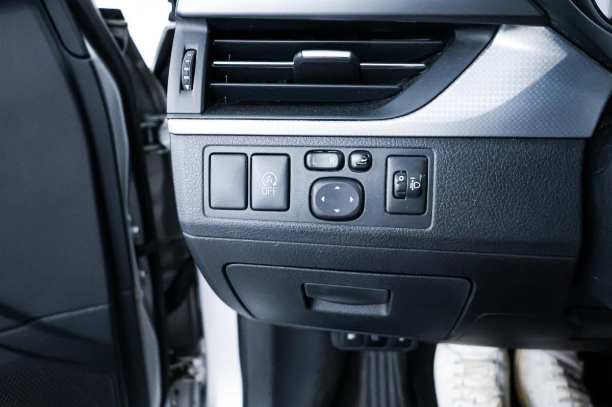 toyota-auris-touring-sports-2017-diesel-1998cc