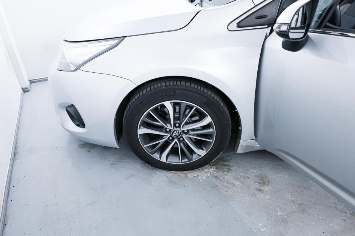 toyota-auris-touring-sports-2017-diesel-1998cc
