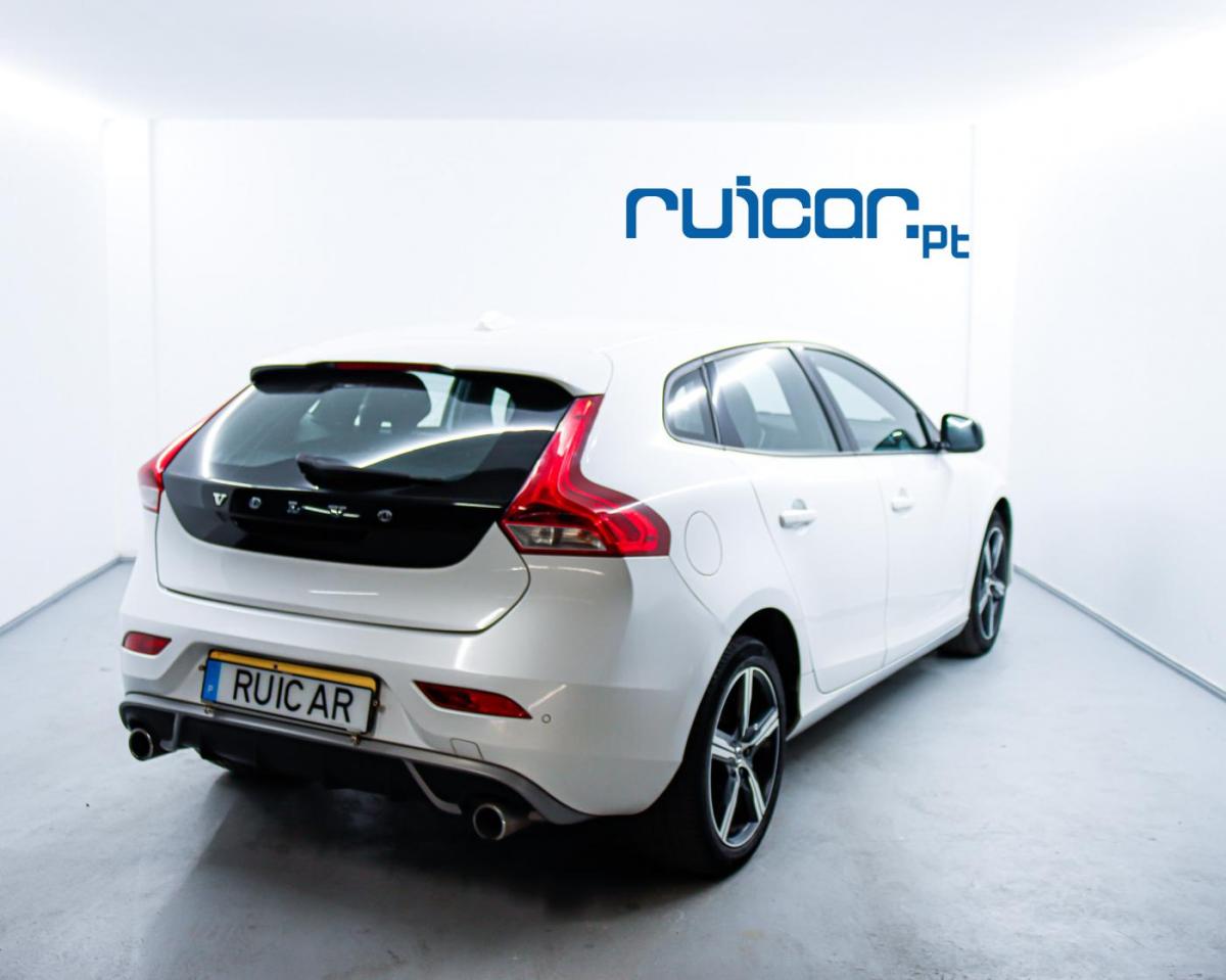 volvo-v40-2017-diesel-1969cc