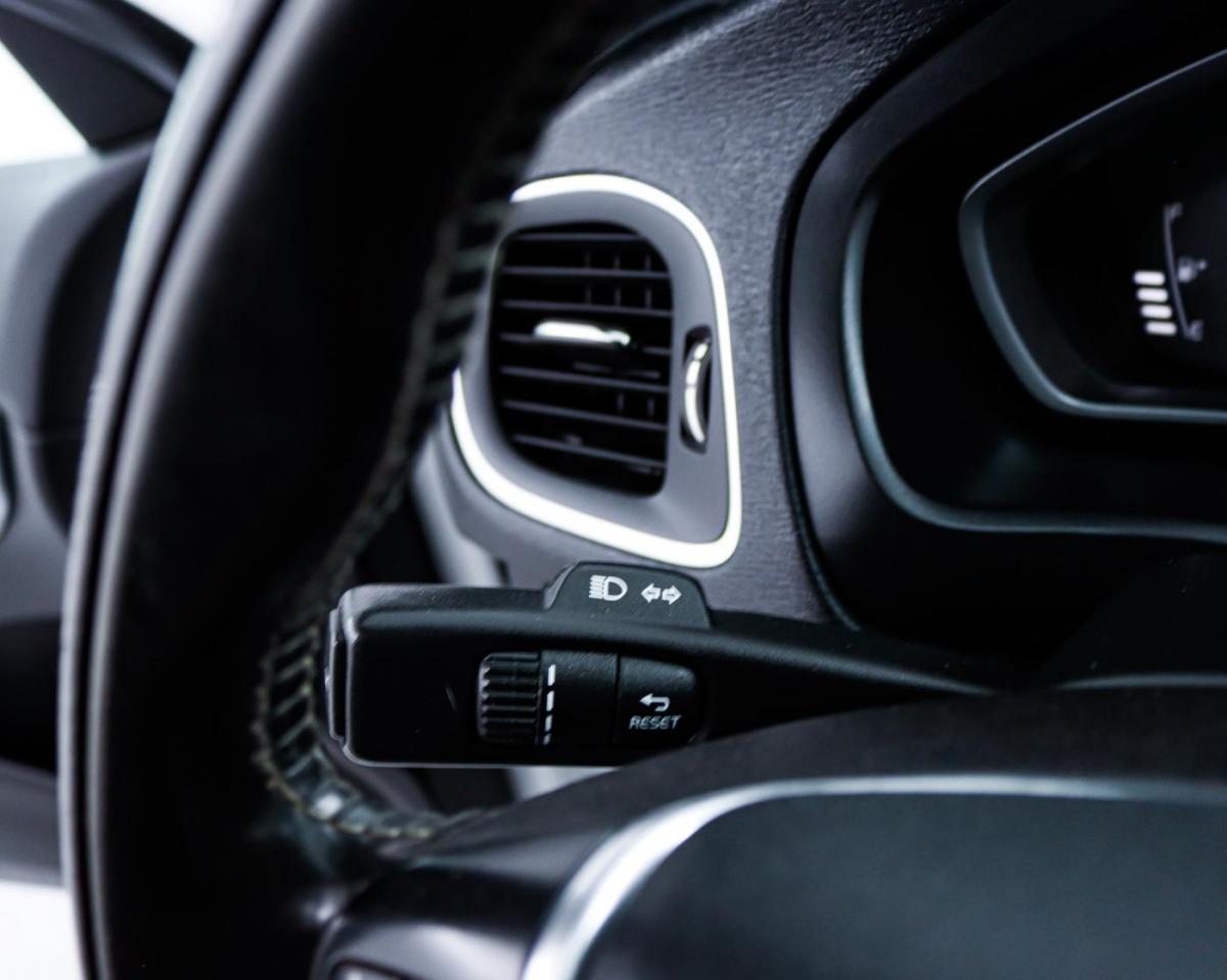 volvo-v40-2017-diesel-1969cc