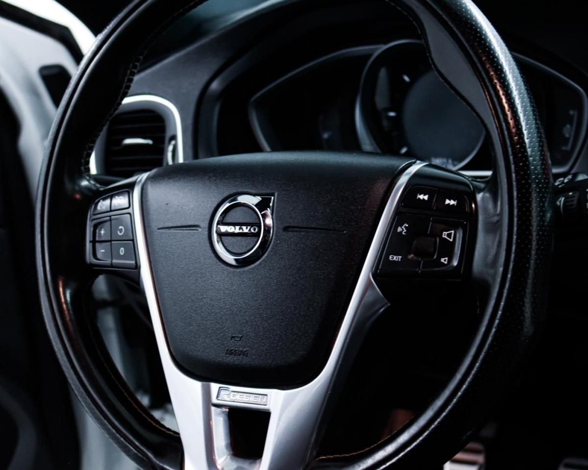volvo-v40-2017-diesel-1969cc