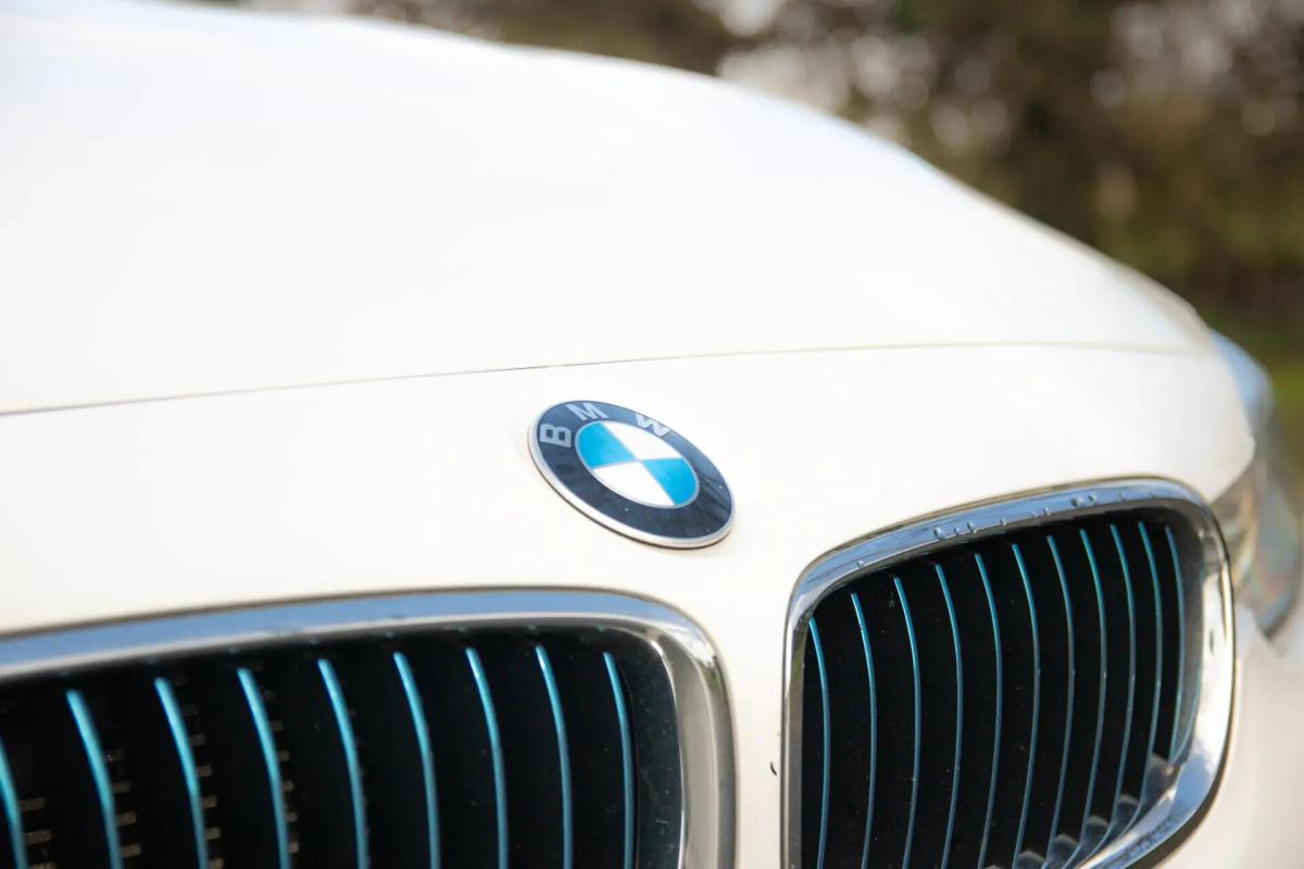 bmw-serie-3-330e-2017-hibrido-a-gasolina-1998cc
