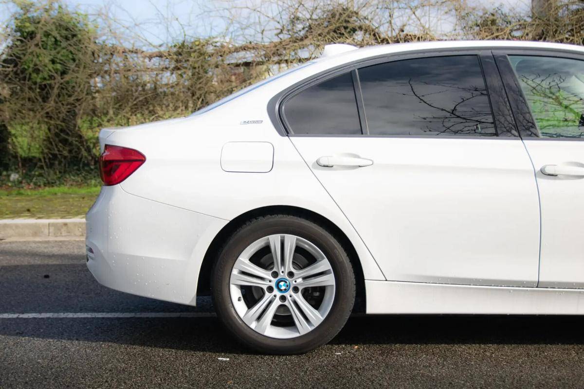 bmw-serie-3-330e-2017-hibrido-a-gasolina-1998cc