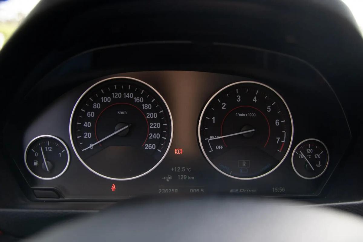 bmw-serie-3-330e-2017-hibrido-a-gasolina-1998cc