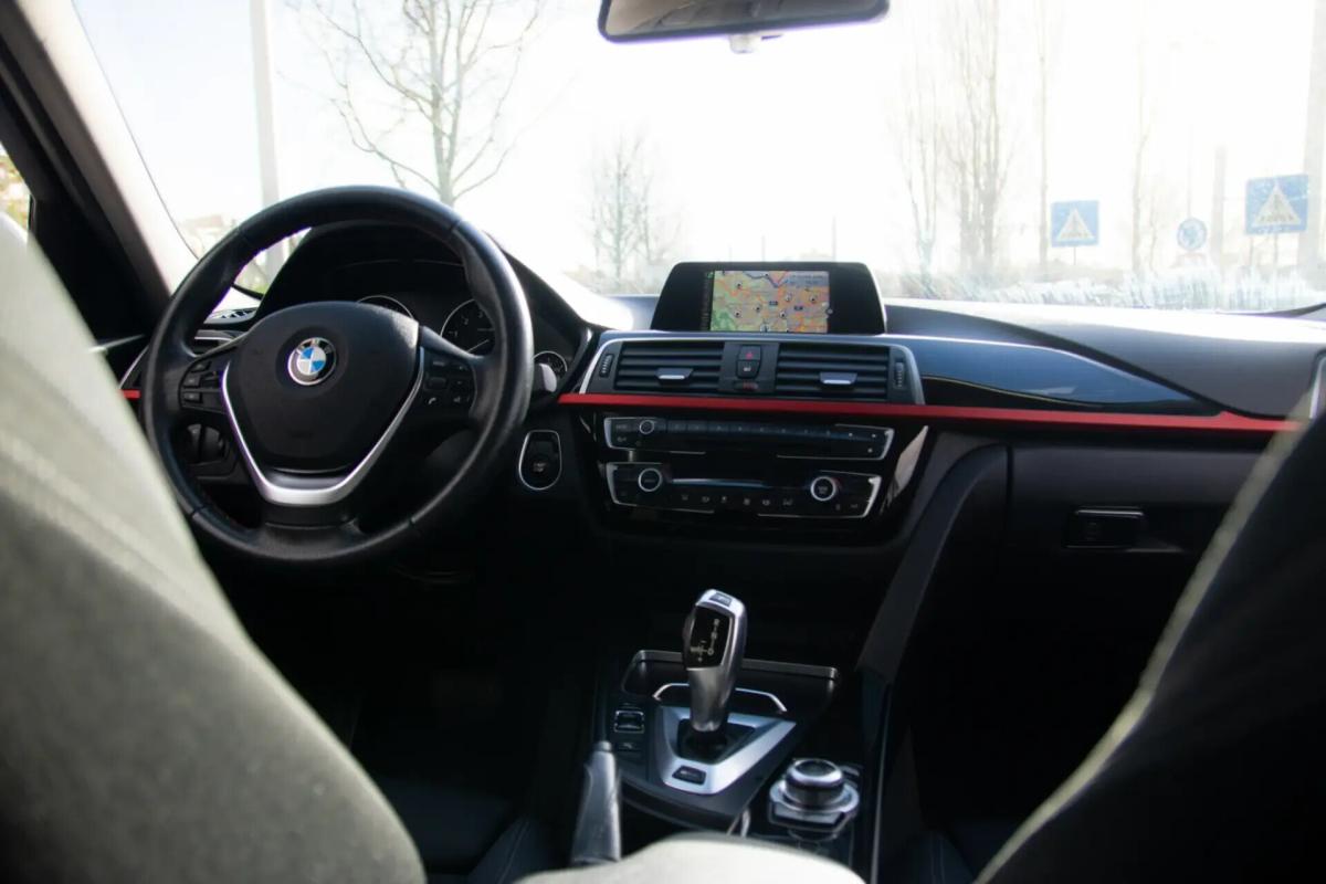 bmw-serie-3-330e-2017-hibrido-a-gasolina-1998cc