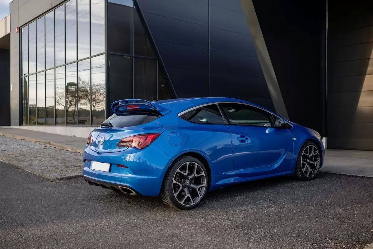 opel-astra-gtc-2013-gasolina-1998cc