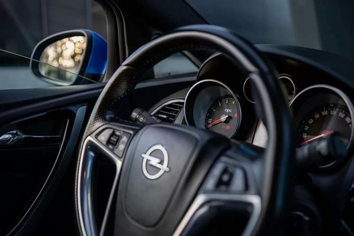 opel-astra-gtc-2013-gasolina-1998cc