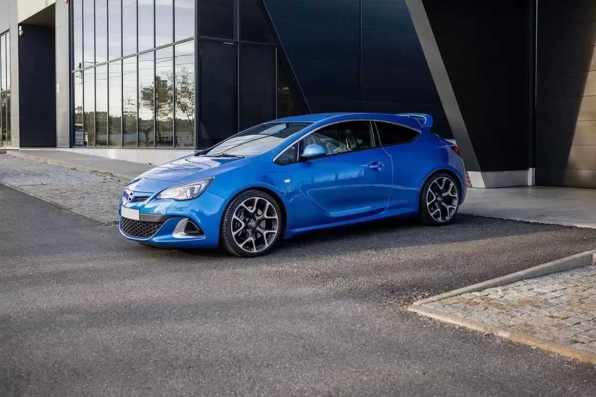 opel-astra-gtc-2013-gasolina-1998cc