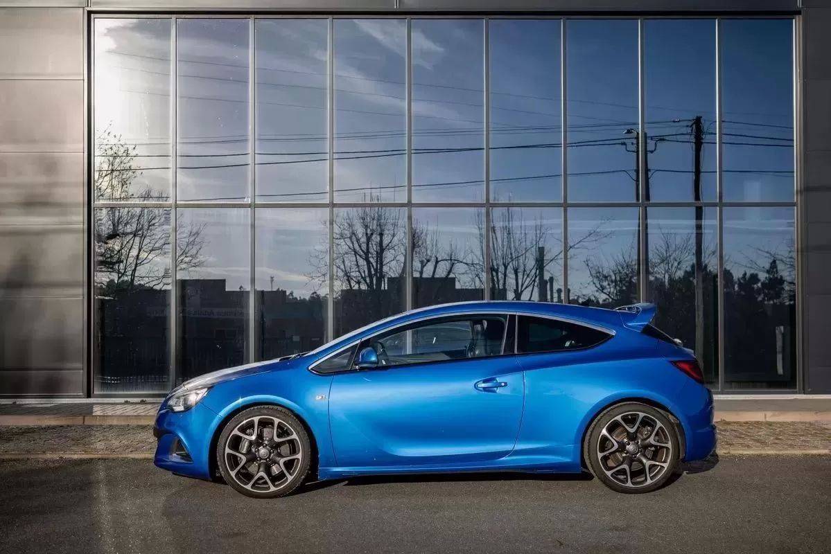 opel-astra-gtc-2013-gasolina-1998cc