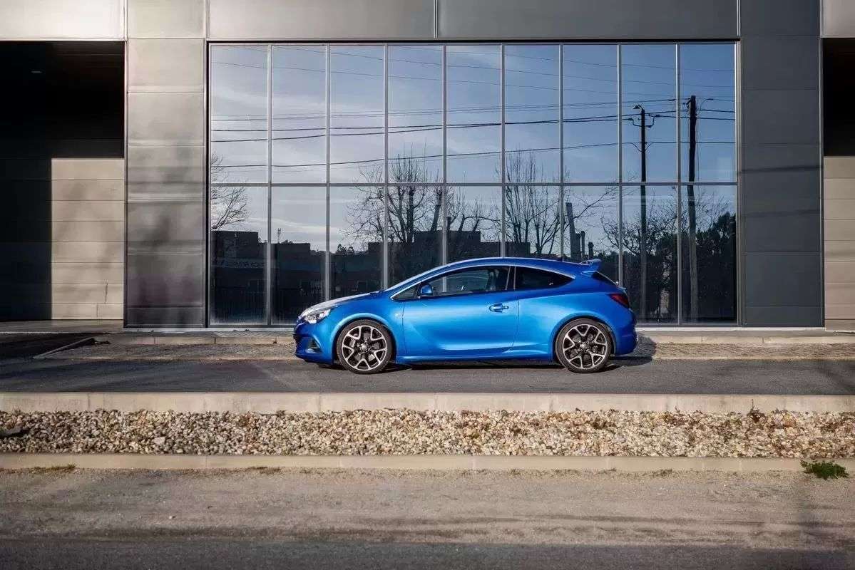 opel-astra-gtc-2013-gasolina-1998cc