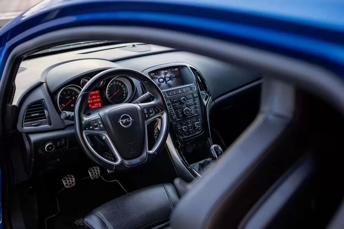 opel-astra-gtc-2013-gasolina-1998cc