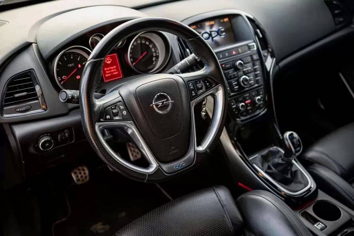 opel-astra-gtc-2013-gasolina-1998cc