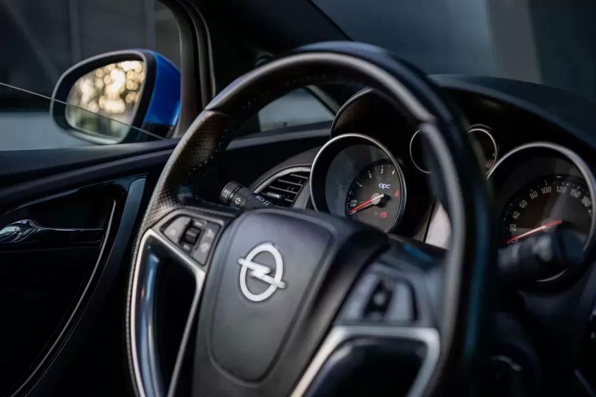 opel-astra-gtc-2013-gasolina-1998cc