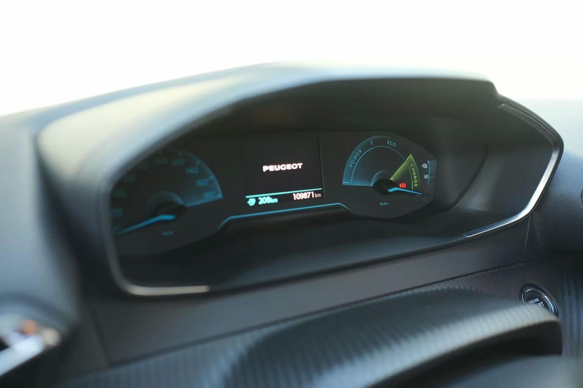 peugeot-e-2008-2022-eletrico-200cc