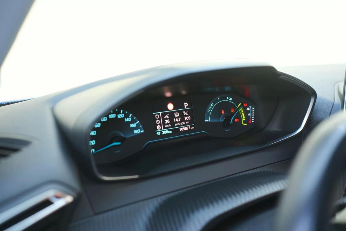 peugeot-e-2008-2022-eletrico-200cc