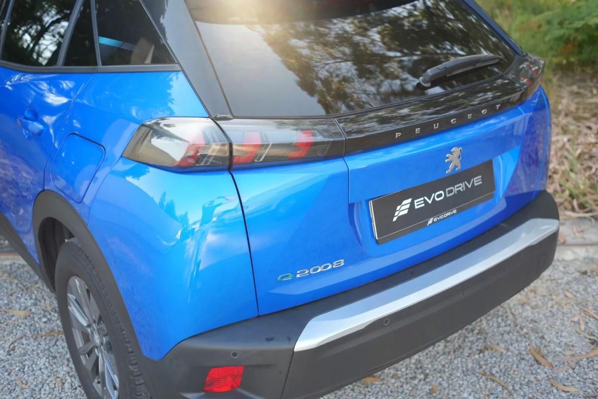 peugeot-e-2008-2022-eletrico-200cc