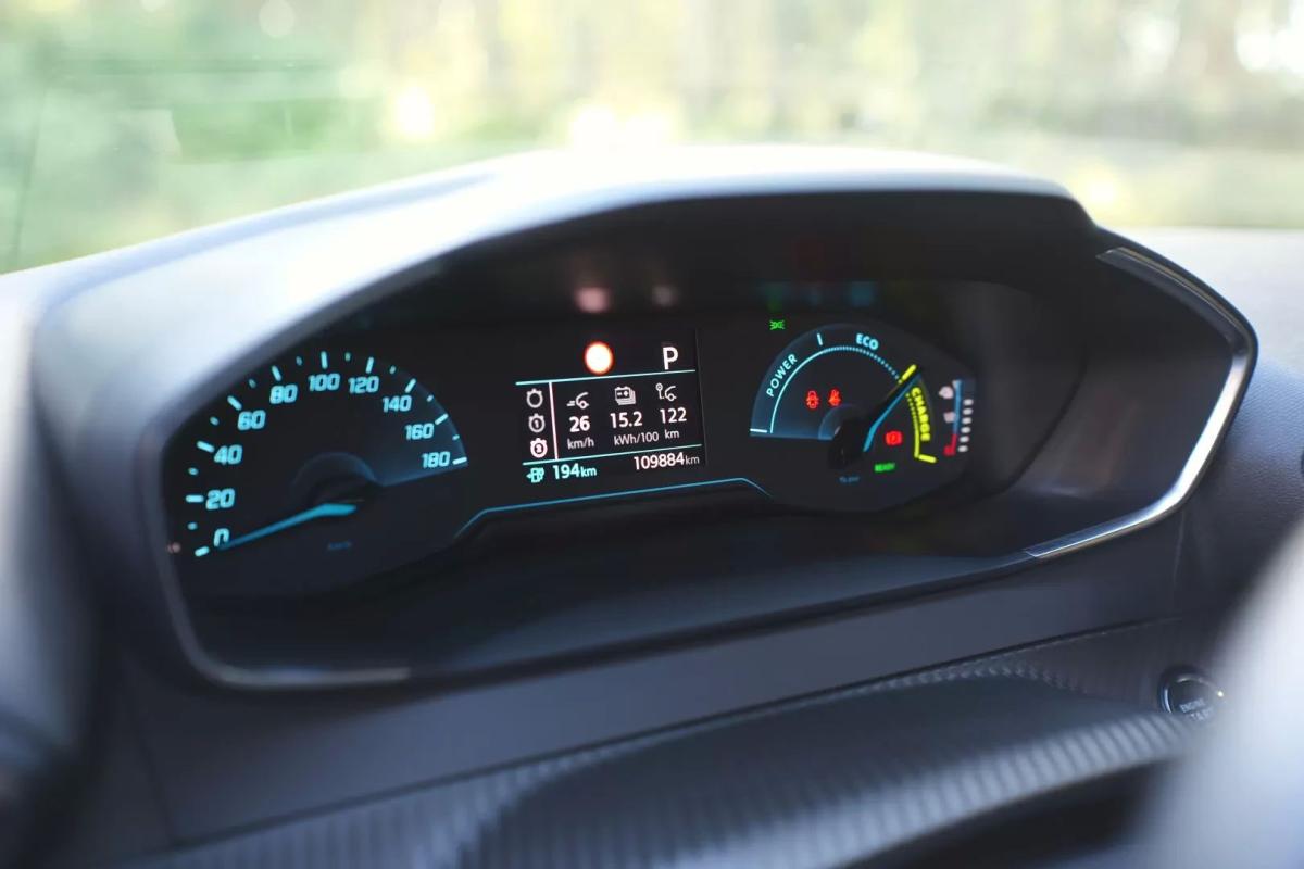 peugeot-e-2008-2022-eletrico-200cc