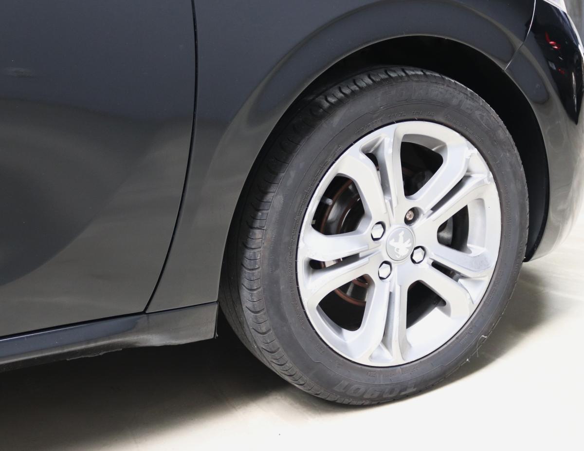 peugeot-208-2015-gasolina-1199cc