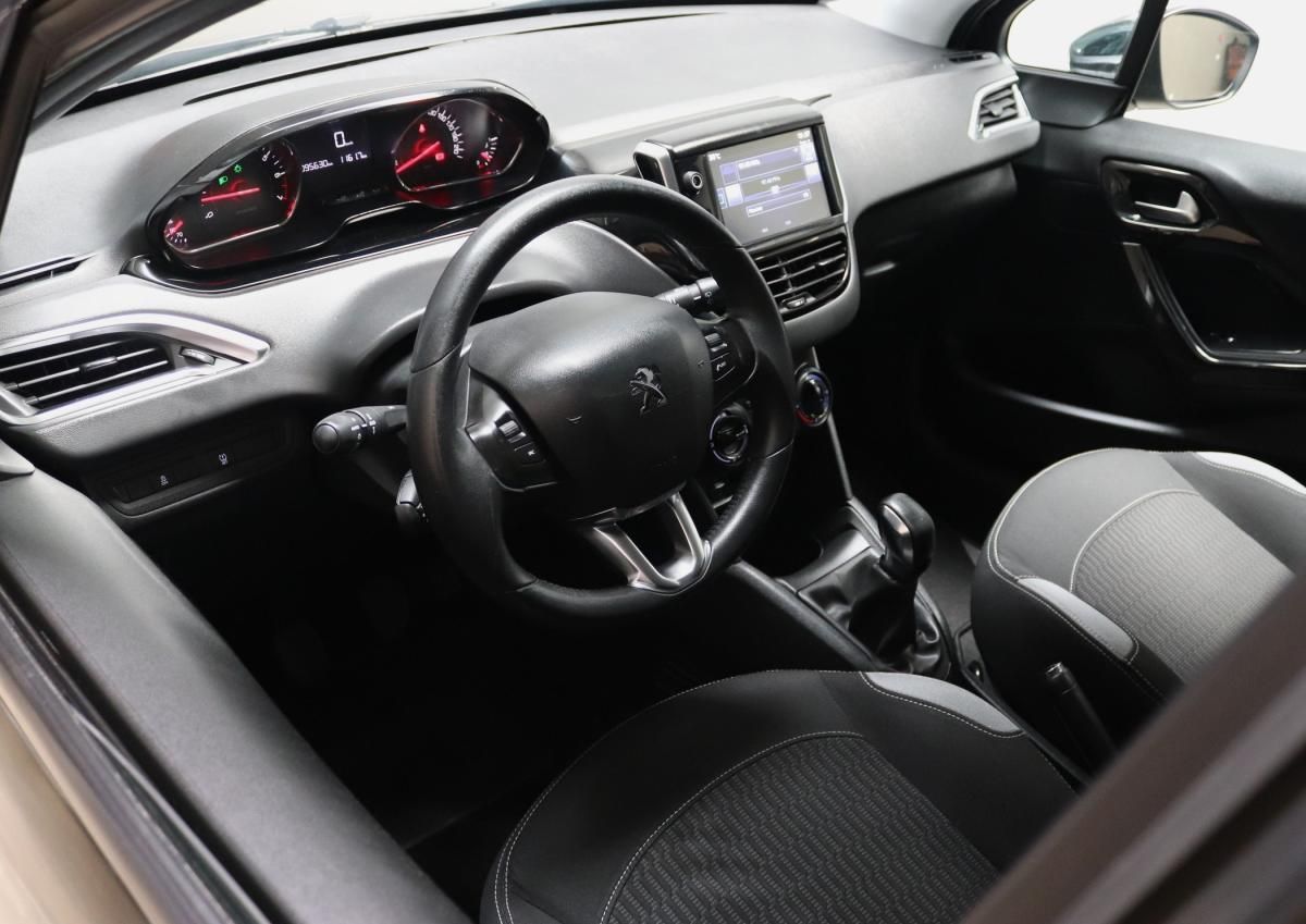 peugeot-208-2015-gasolina-1199cc