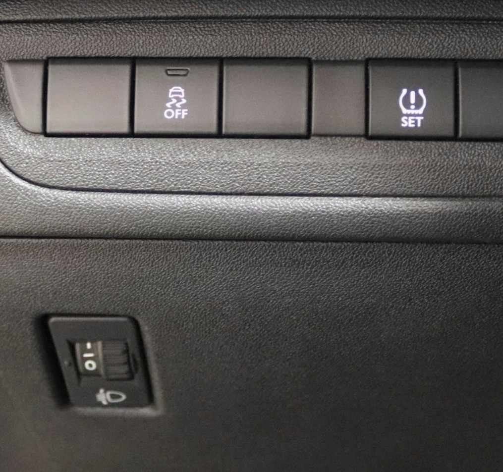 peugeot-208-2015-gasolina-1199cc