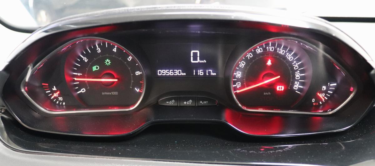 peugeot-208-2015-gasolina-1199cc