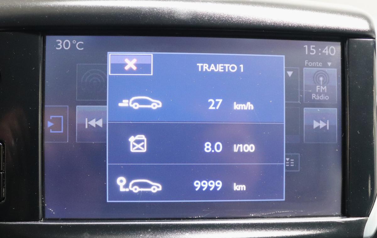 peugeot-208-2015-gasolina-1199cc