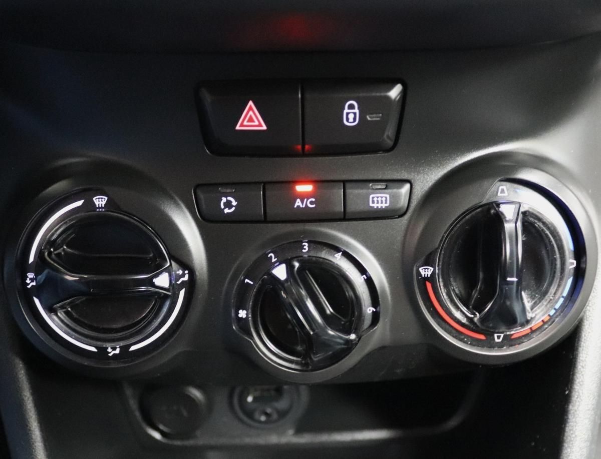 peugeot-208-2015-gasolina-1199cc