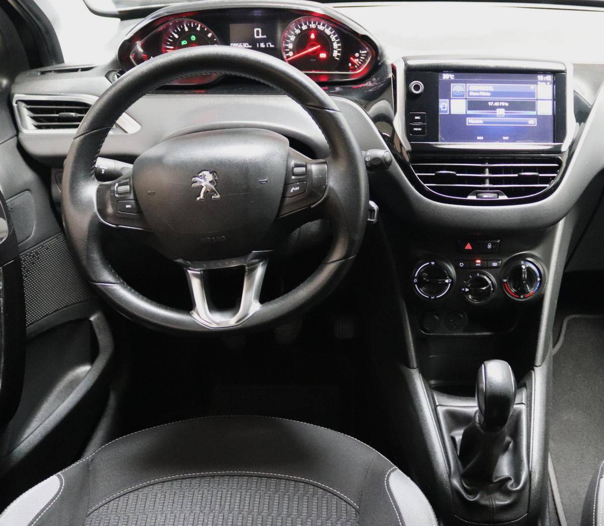 peugeot-208-2015-gasolina-1199cc