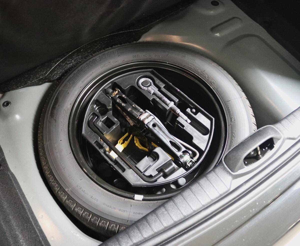 peugeot-208-2015-gasolina-1199cc