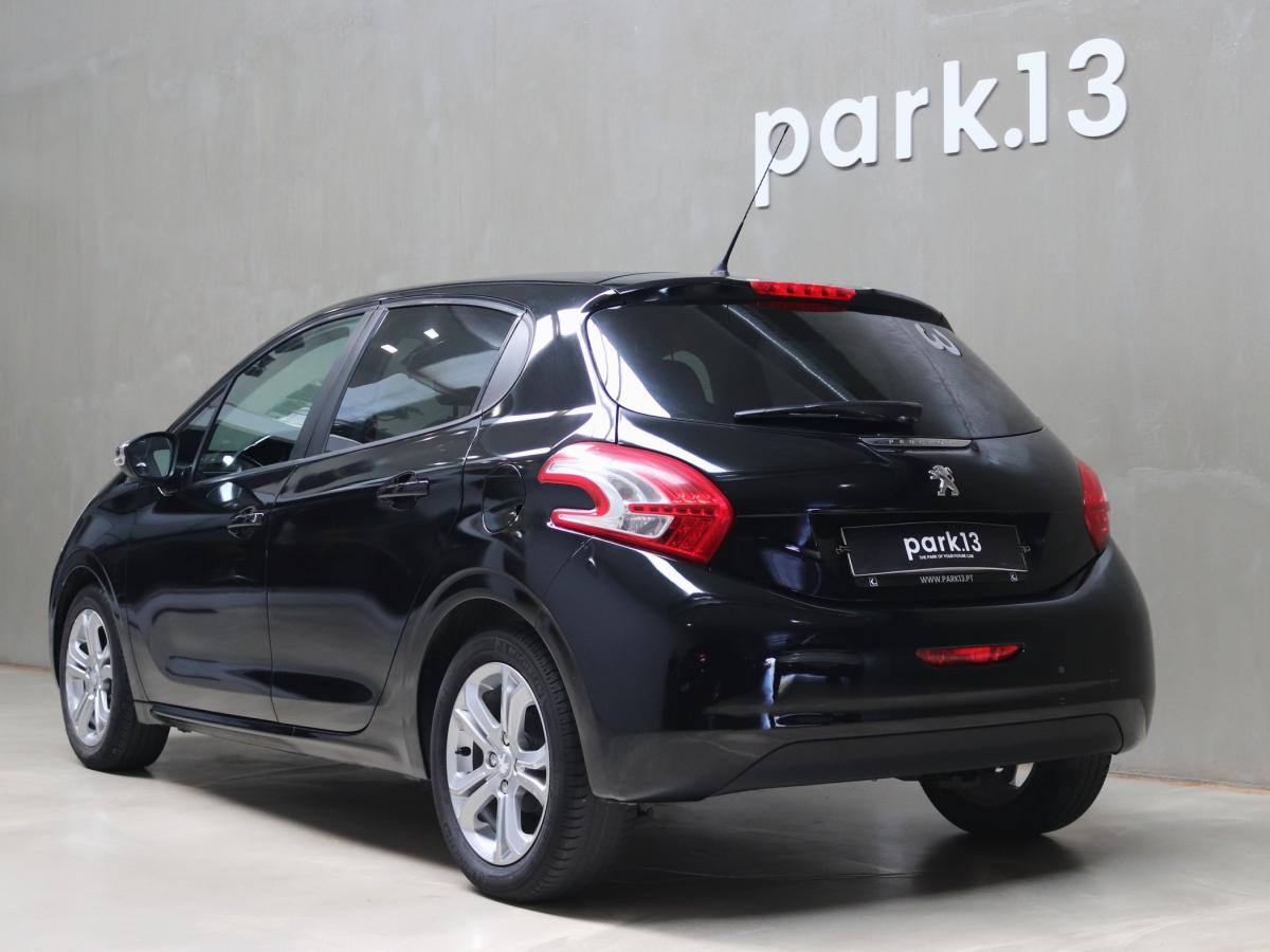 peugeot-208-2015-gasolina-1199cc