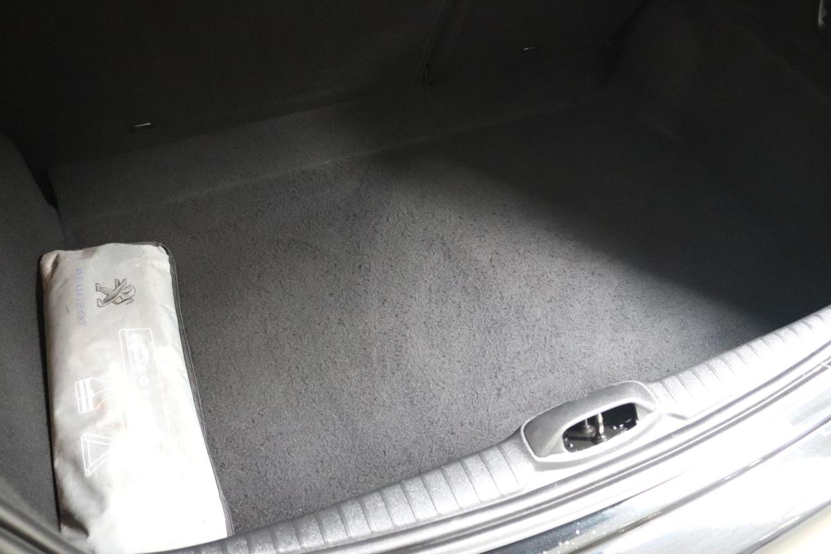 peugeot-208-2015-gasolina-1199cc
