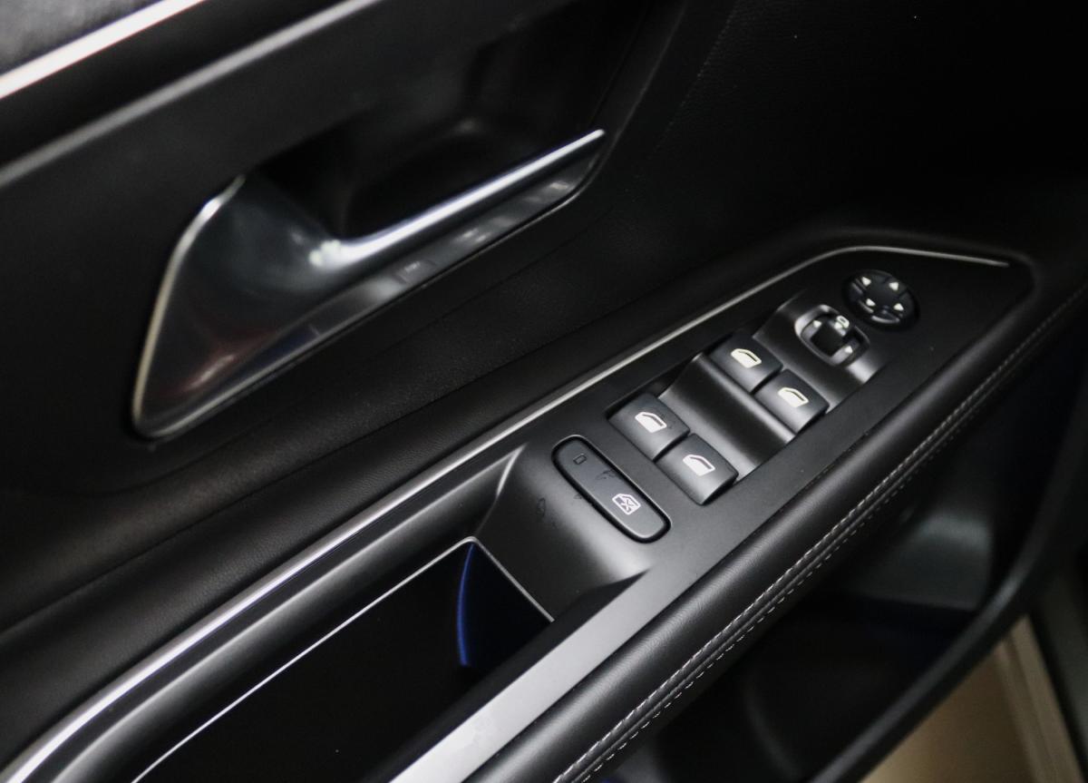 peugeot-5008-2018-diesel-1499cc