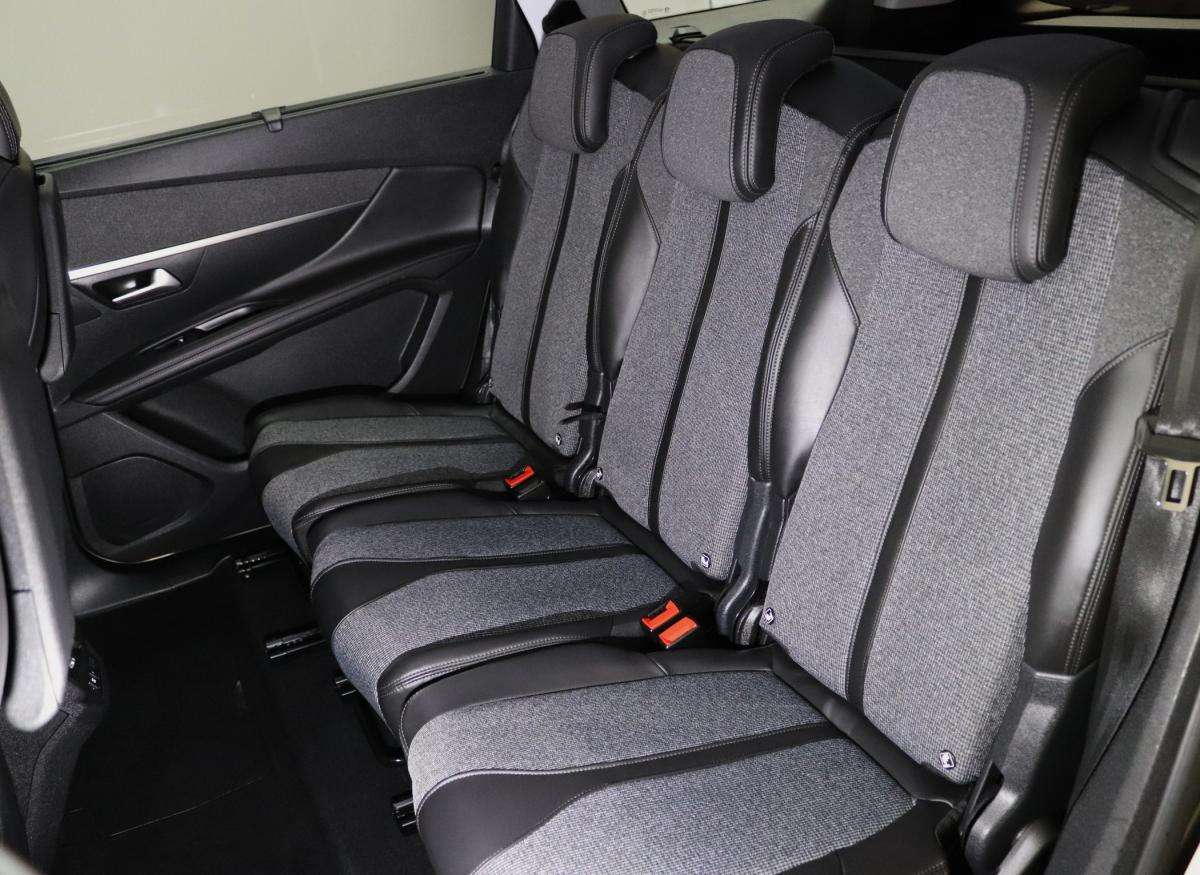 peugeot-5008-2018-diesel-1499cc