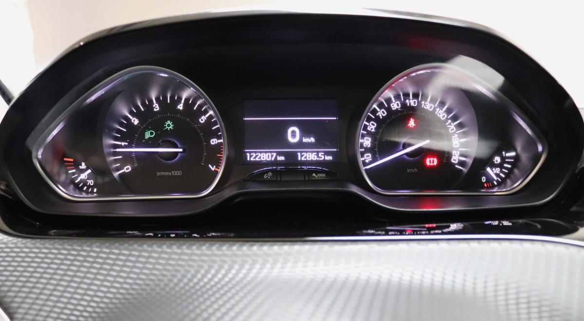 peugeot-208-2016-gasolina-1199cc