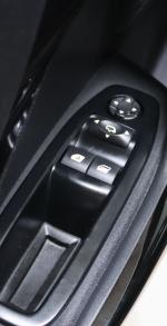 peugeot-208-2016-gasolina-1199cc