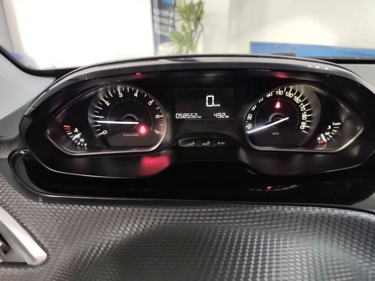 peugeot-208-2019-gasolina-1199cc