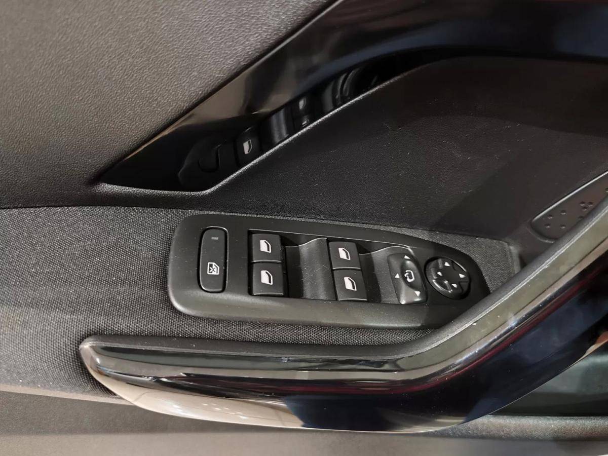 peugeot-208-2018-gasolina-1199cc