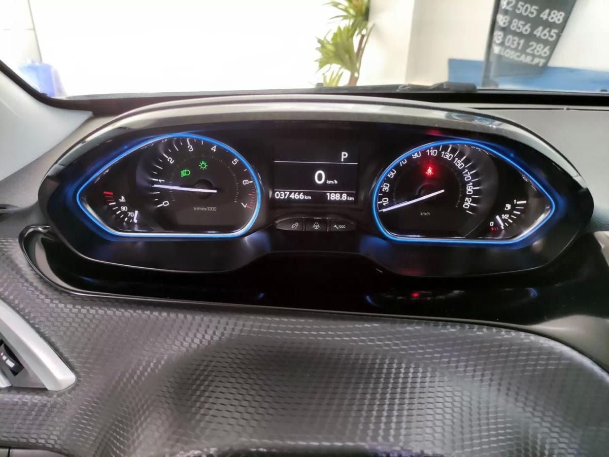 peugeot-2008-2018-gasolina-1199cc