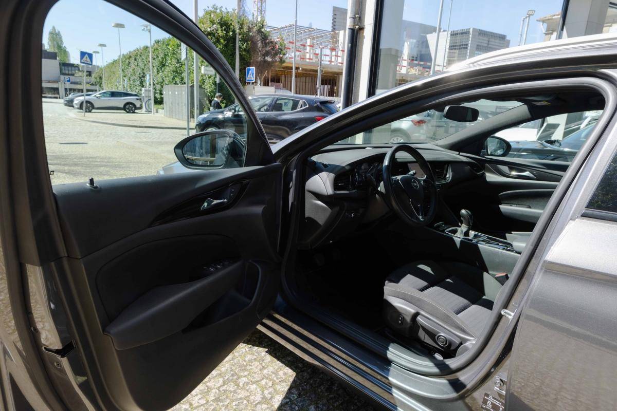 opel-insignia-sports-tourer-2021-diesel-1496cc