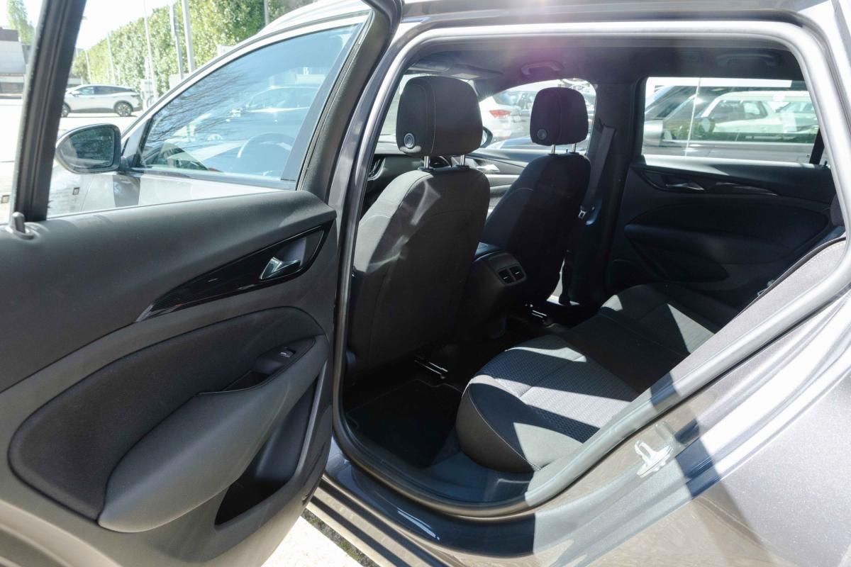 opel-insignia-sports-tourer-2021-diesel-1496cc