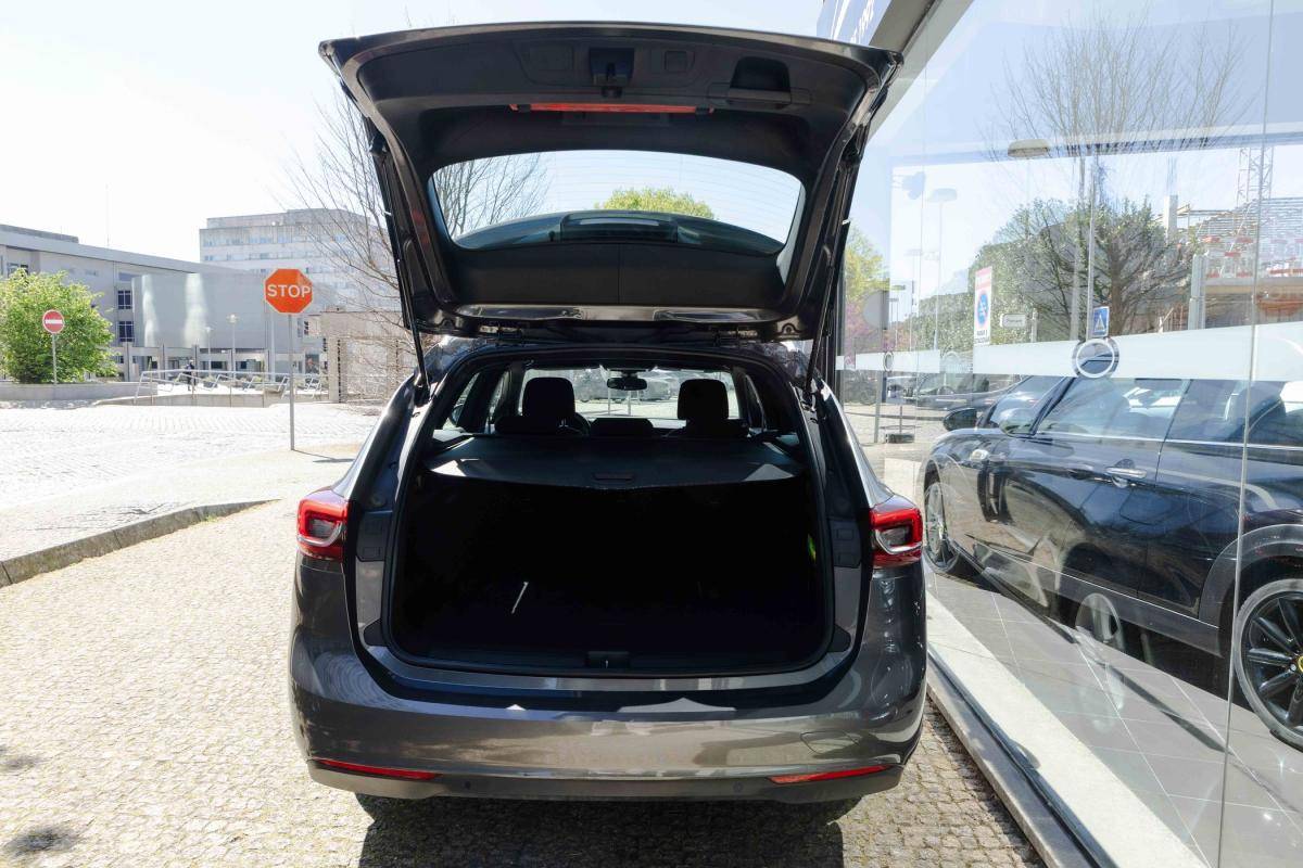 opel-insignia-sports-tourer-2021-diesel-1496cc