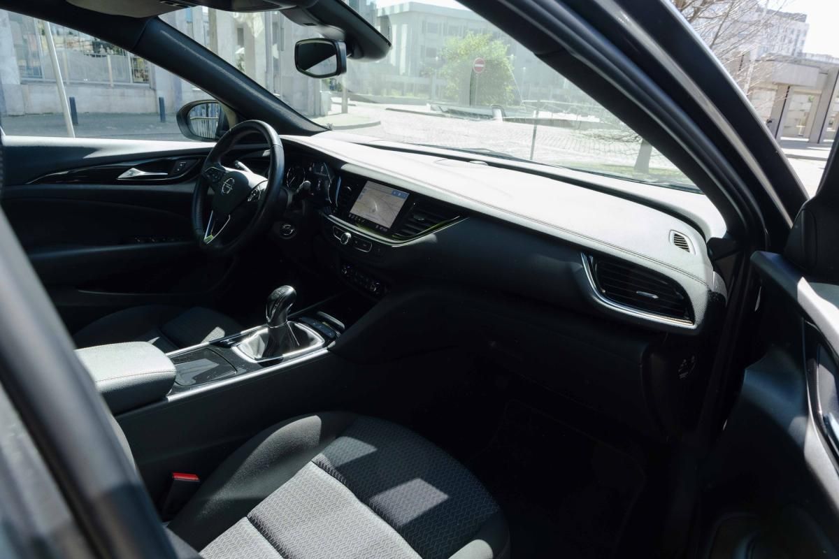 opel-insignia-sports-tourer-2021-diesel-1496cc