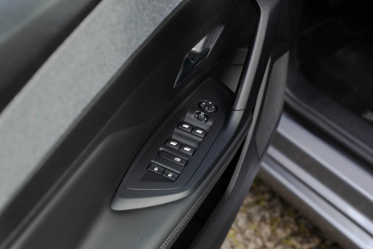 peugeot-308-sw-2023-hibrido-a-gasolina-1598cc