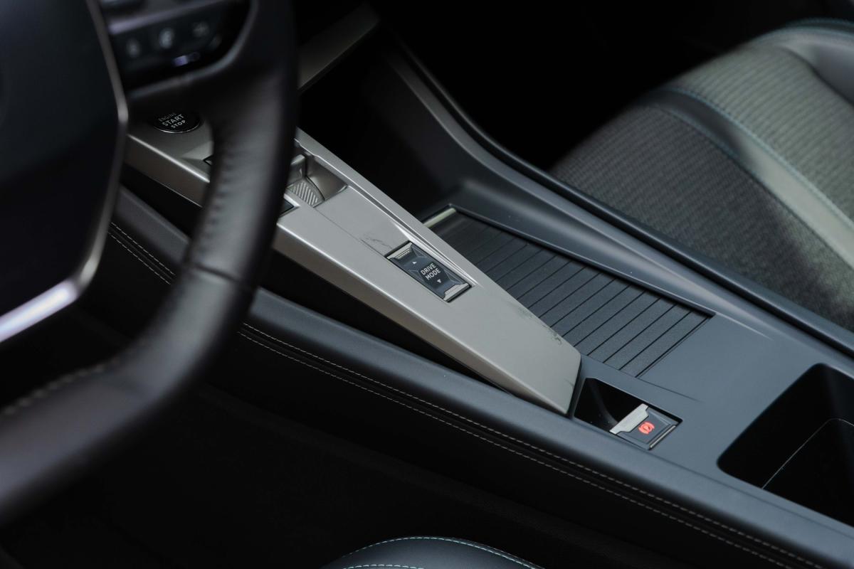 peugeot-308-sw-2023-hibrido-a-gasolina-1598cc