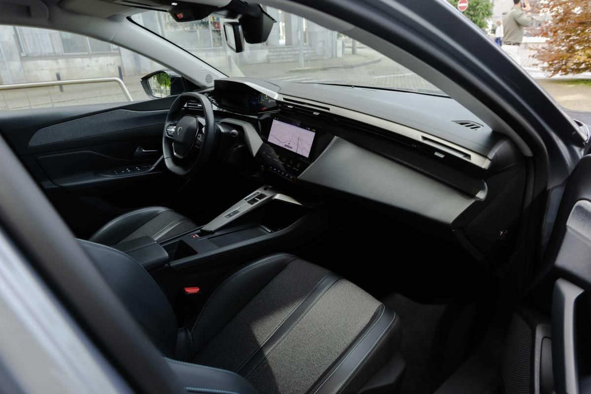 peugeot-308-sw-2023-hibrido-a-gasolina-1598cc