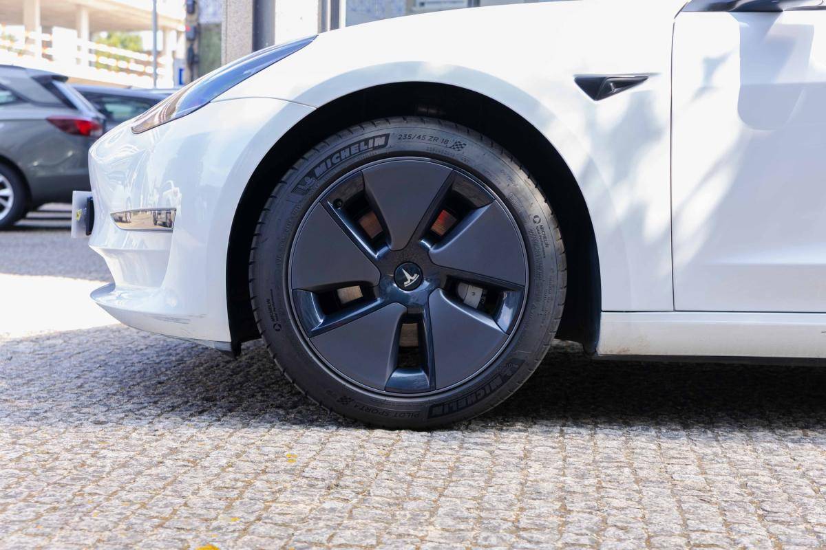 tesla-model-3-2023-eletrico-500cc