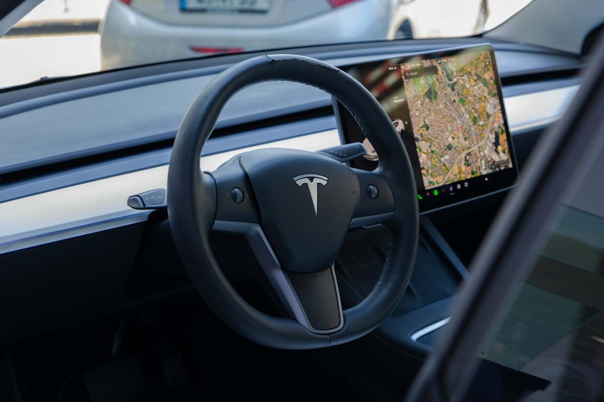 tesla-model-3-2023-eletrico-500cc