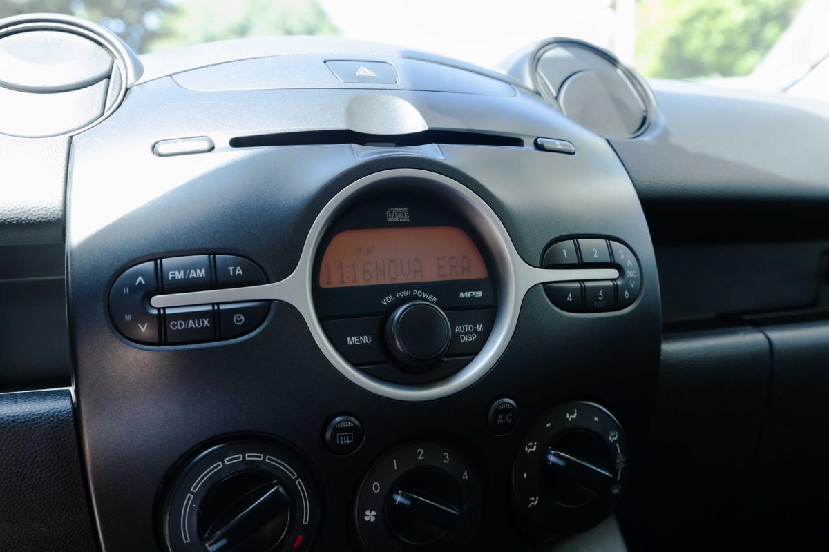 mazda-2-2010-gasolina-1349cc